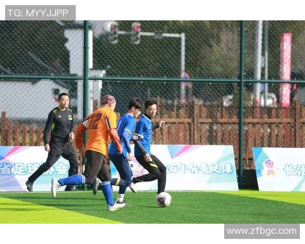 足球明星发布会盛典揭幕球迷热情高涨期待新赛季精彩表现 足球明星发布会盛典揭幕球迷热情高涨期待新赛季精彩表现