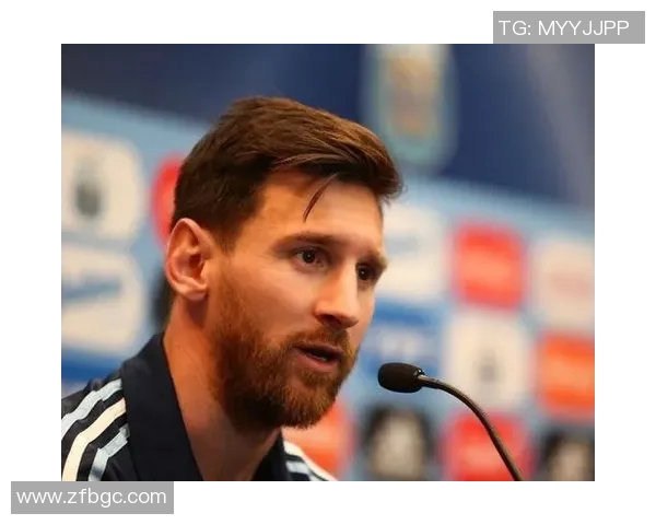 足球明星正装发型解析展现风格与魅力的完美结合 足球明星正装发型解析展现风格与魅力的完美结合